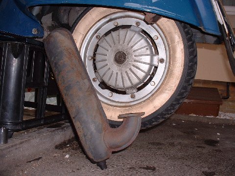 Removing ET3 exhaust from Vespa smallframe