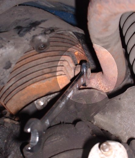 Undoing exhaust stud from Vespa smallframe cylinder