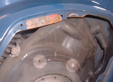 Removing the cylinder shroud from a Vespa smallframe